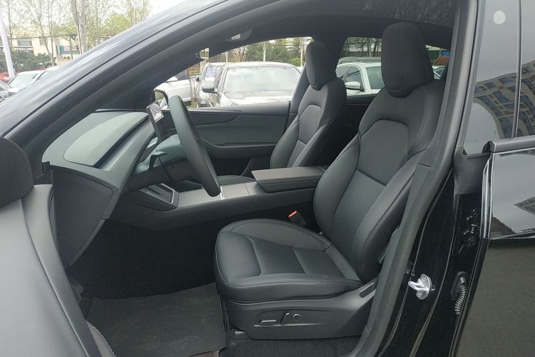 Tesla Model Y 2026 #15 Tesla Model Y 2026 car image #15