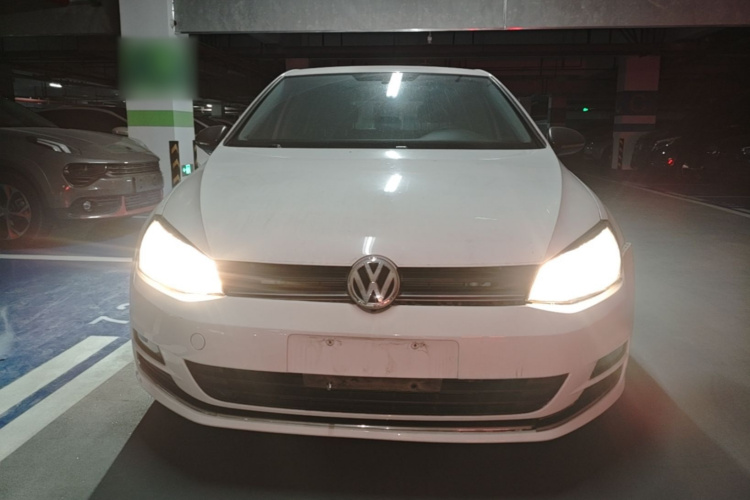 Volkswagen Golf 2017 car image #3