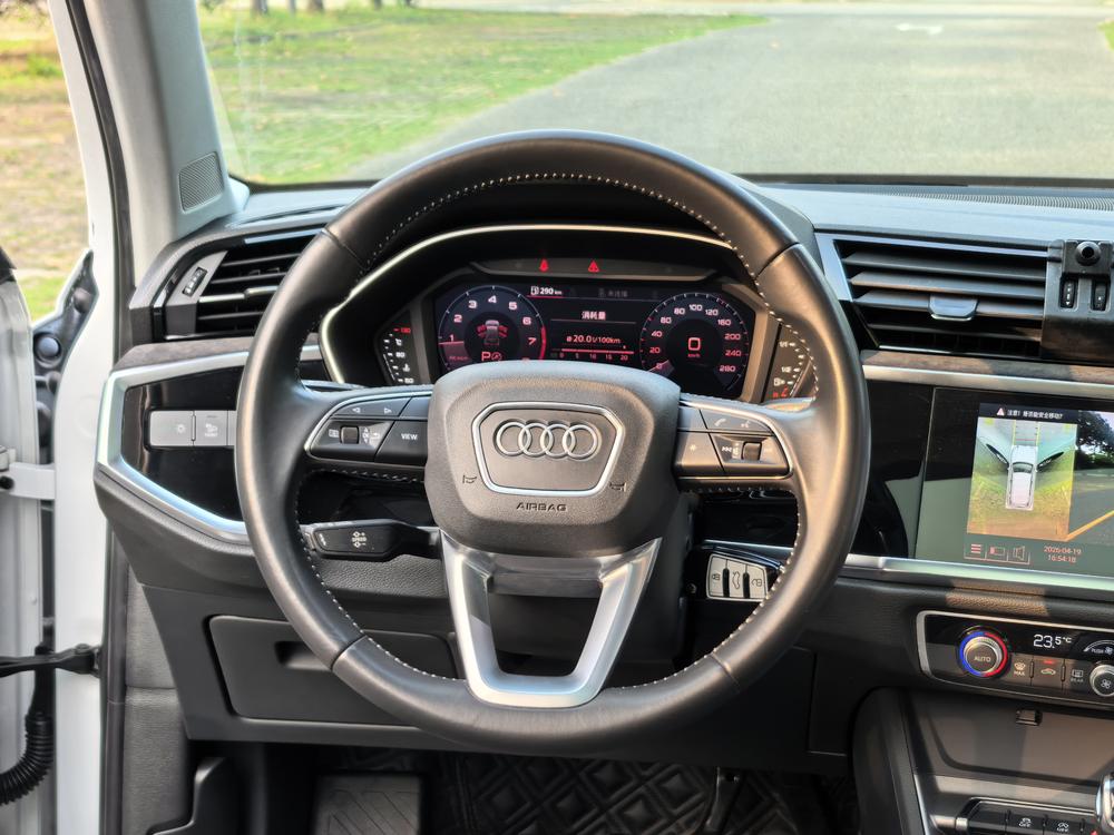 Audi Q3 2020 car image #9