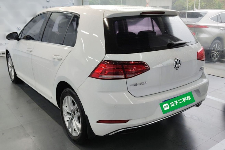 Volkswagen Golf 2018 car image #5