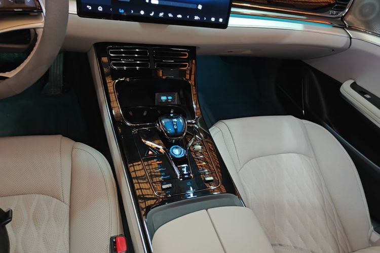 BYD Han 2024 car image #22