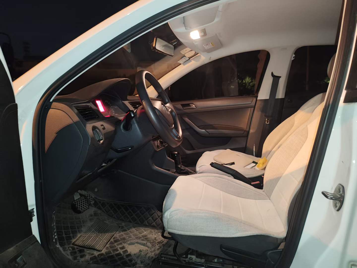Volkswagen Santana 2019 car image #2