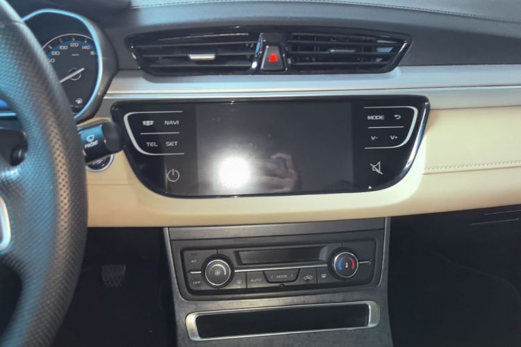 GEELY Emgrand 2018 car image #13
