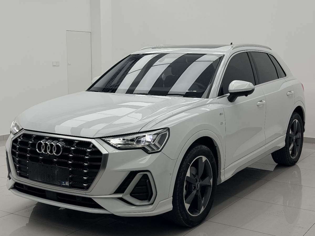 Audi Q3 2022 Audi Q3 2022 immagine di auto