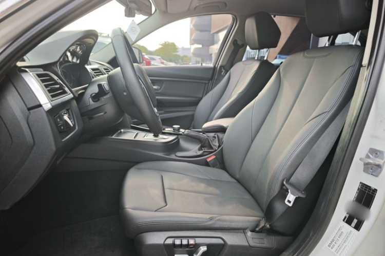 BMW 3 Series 2016 car image #26