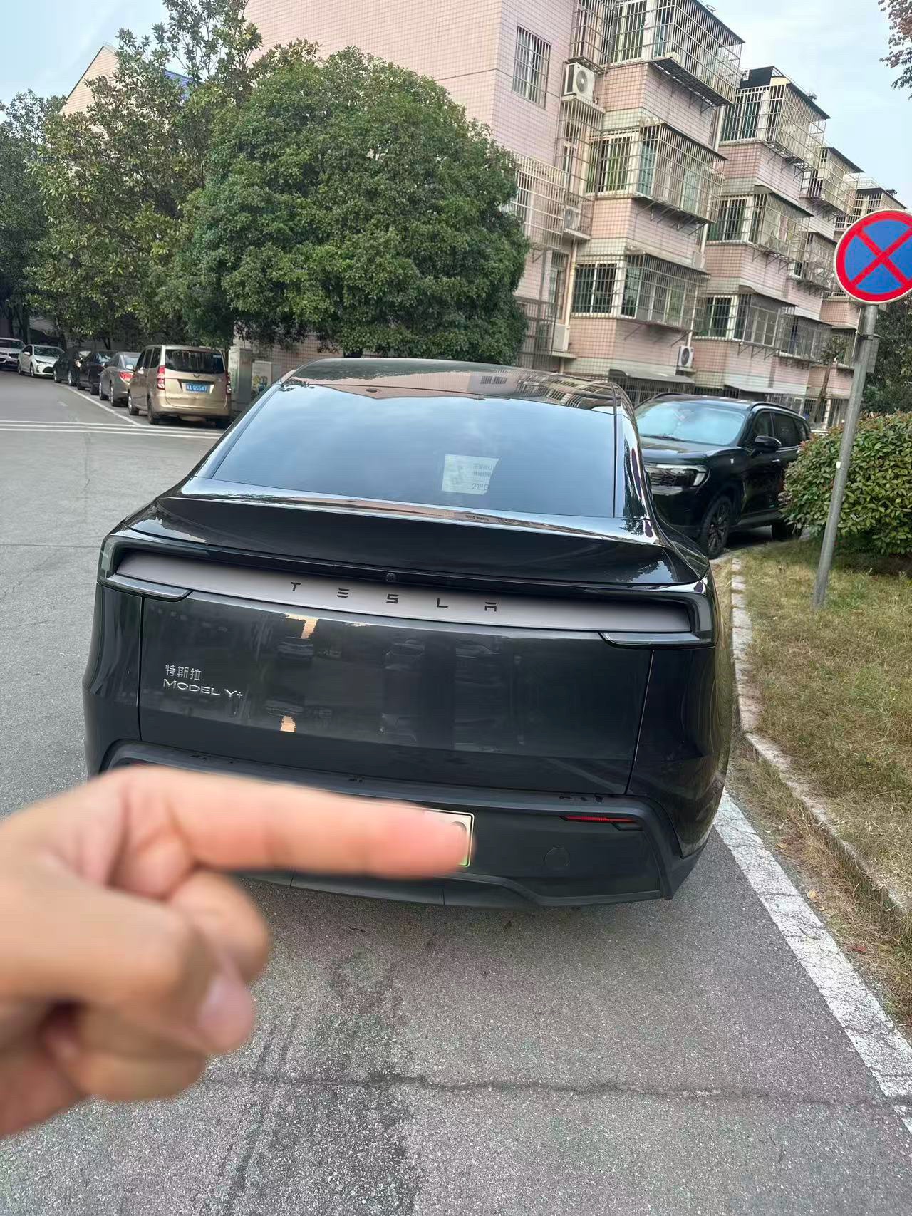 Tesla Model Y 2025 #7 Tesla Model Y 2025 car image #7