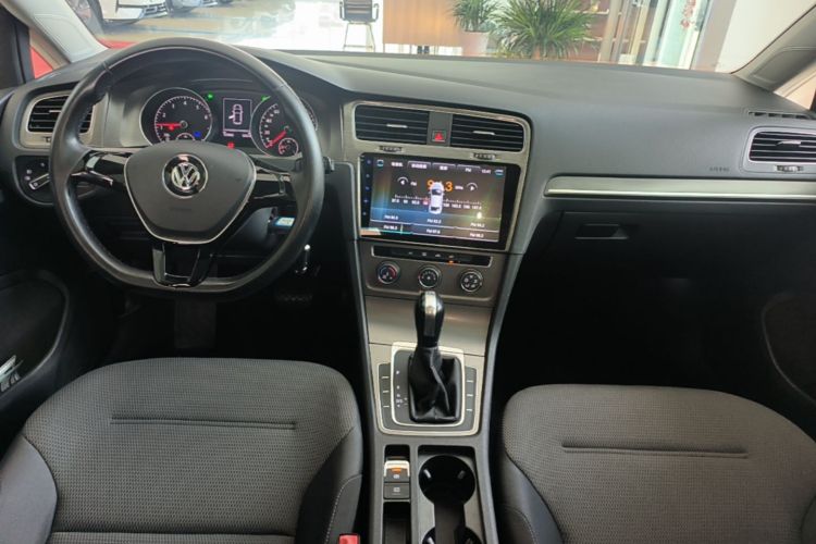 Volkswagen Golf 2017 car image #10