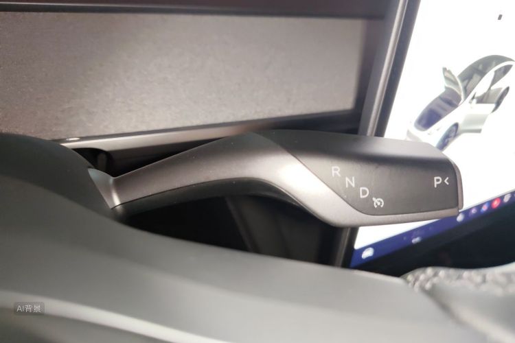 Tesla Model Y 2024 #16 Tesla Model Y 2024 car image #16
