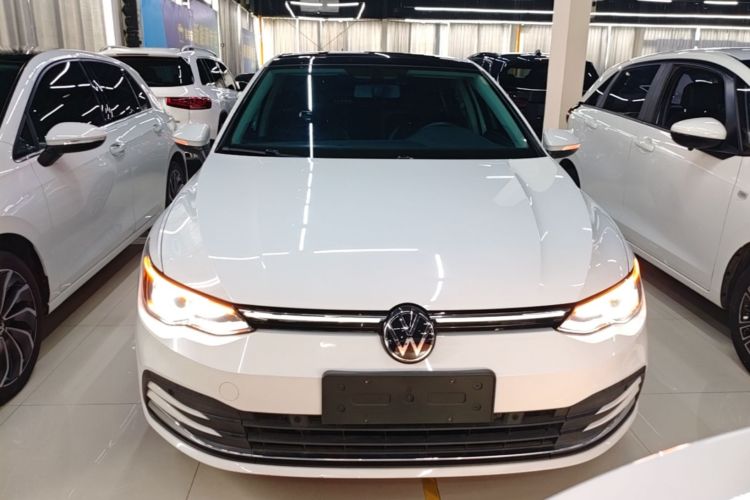 Volkswagen Golf 2022 car image #3