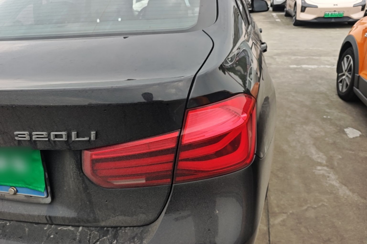 BMW 3 Series 2018 صورة سيارة #8