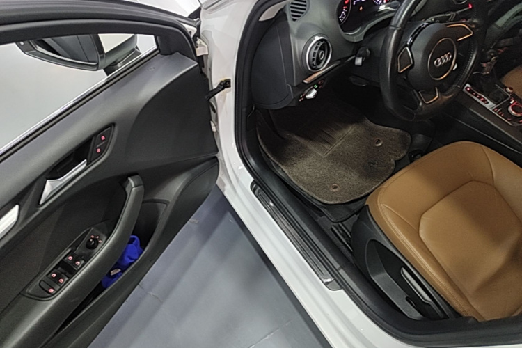 Audi A3 2017 car image #16