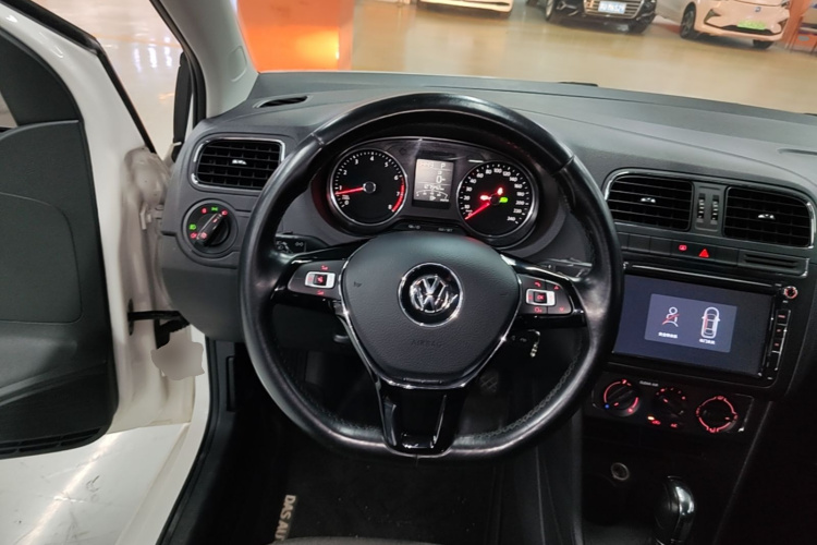 Volkswagen Polo 2016 #11 Volkswagen Polo 2016 car image #11