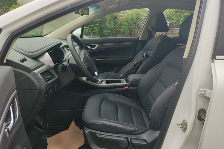 GEELY Emgrand GS 2017 car image #19