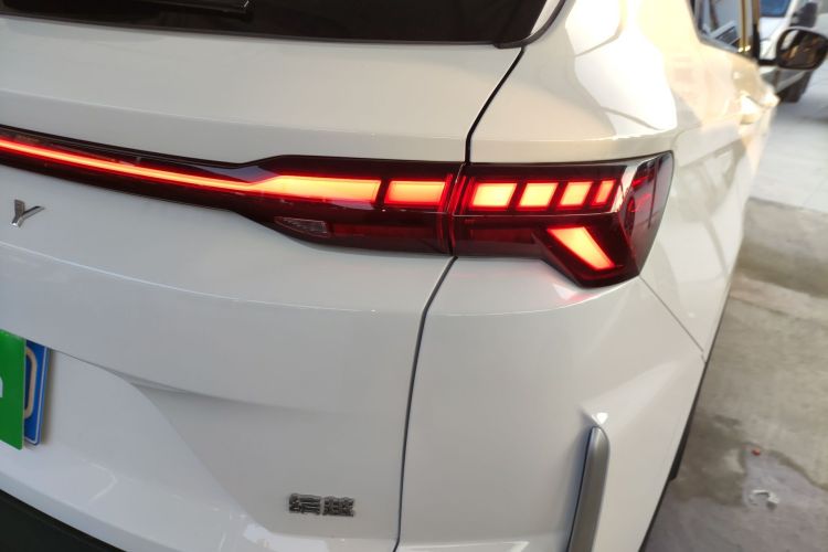 GEELY Coolray 2025 car image #8