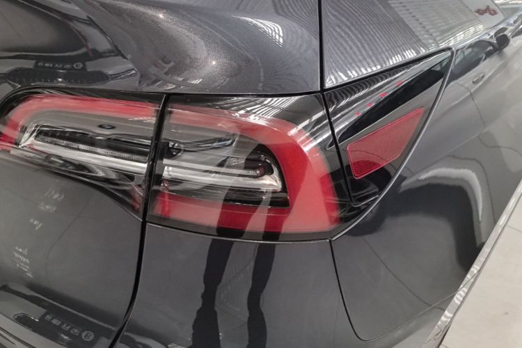 Tesla Model Y 2024 #8 Tesla Model Y 2024 car image #8