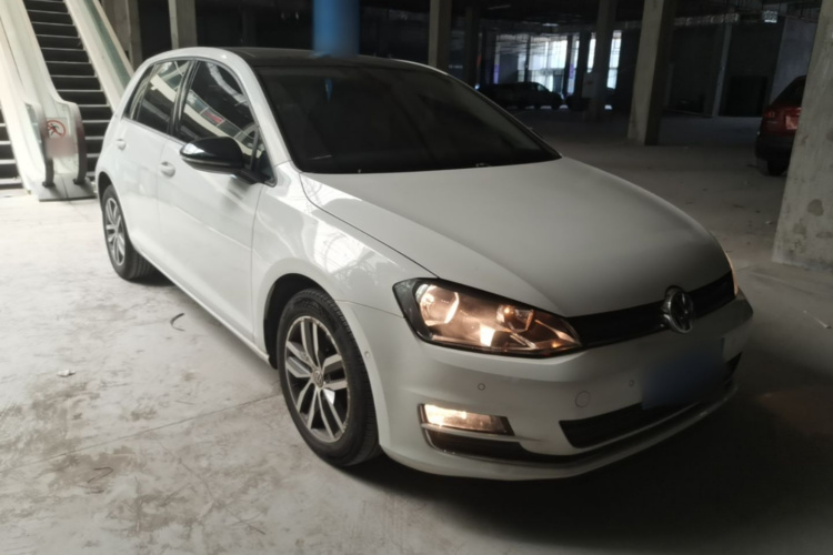 Volkswagen Golf 2017 car image #4