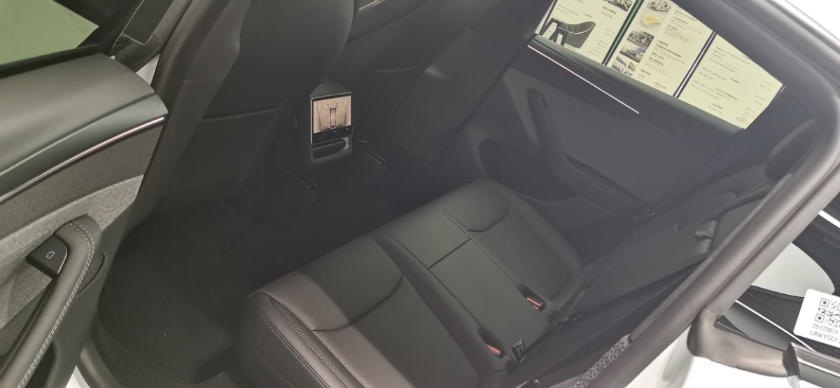 Tesla Model Y 2026 #6 Tesla Model Y 2026 car image #6