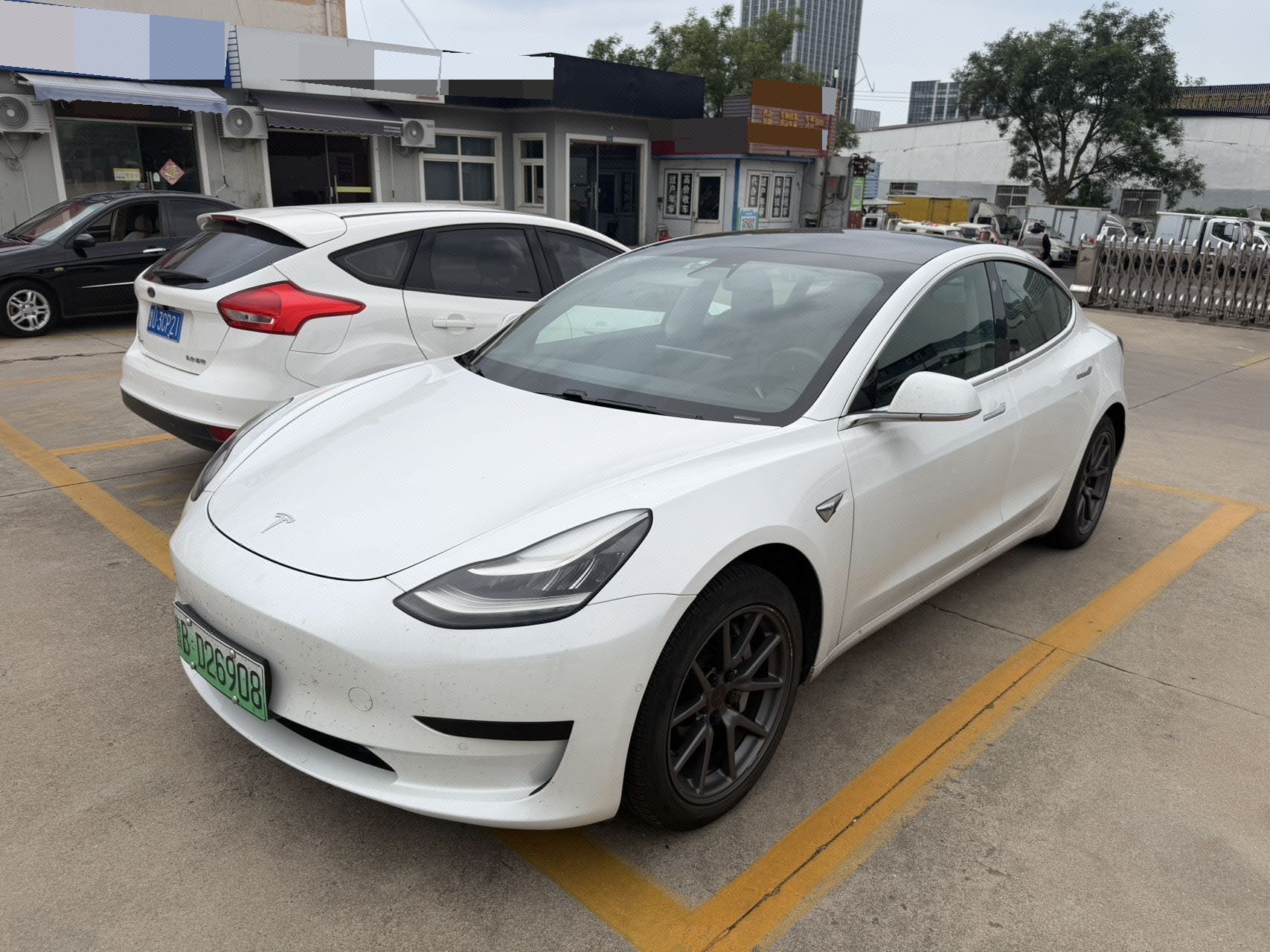 Tesla Model 3 2020 car image 