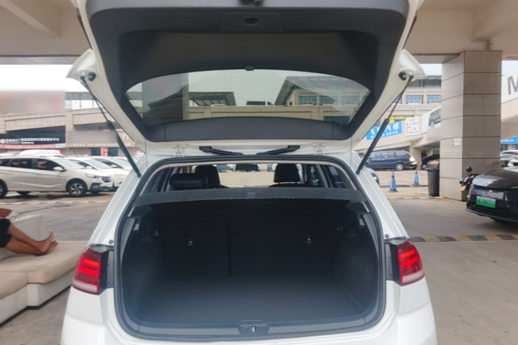 Volkswagen Golf 2018 car image #19