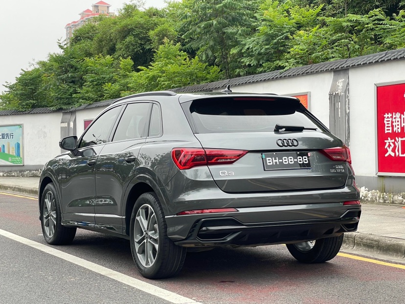 Audi Q3 2023 car image #3