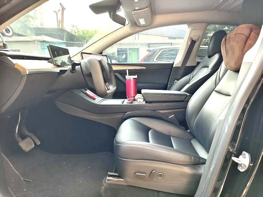 Tesla Model Y 2022 car image #3