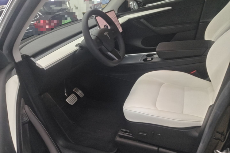 Tesla Model Y 2022 immagine di auto #15