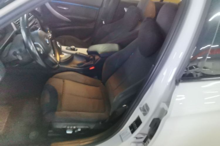 BMW 3 Series 2018 imagen de coche #15