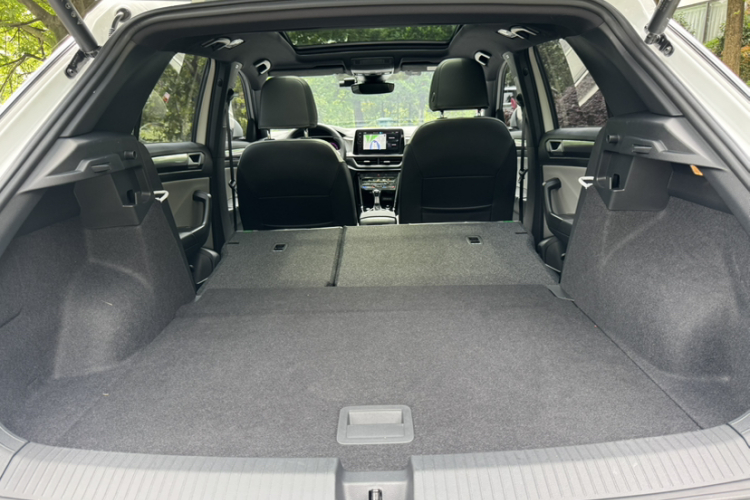 Volkswagen T-Roc 2025 car image #18