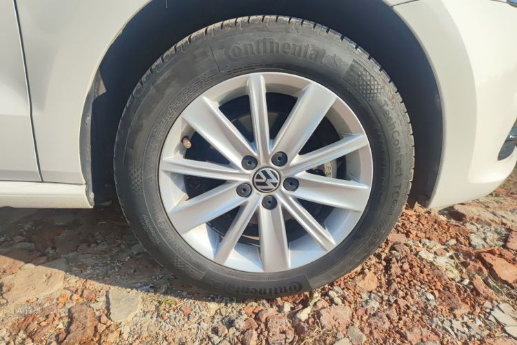Volkswagen Polo 2016 car image #9