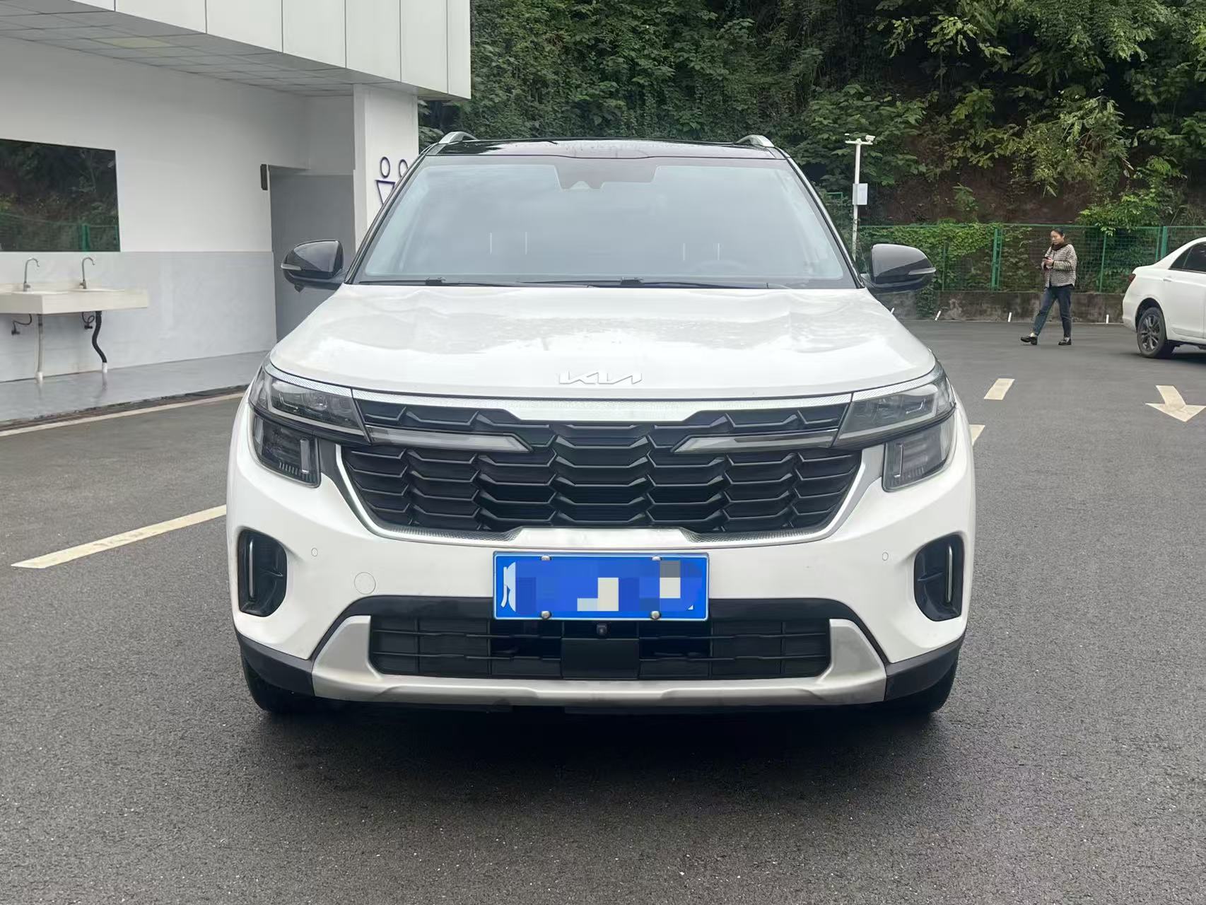 Kia Seltos 2023 car image #2