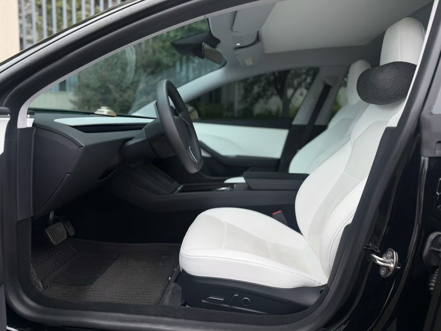 Tesla Model 3 2024 car image #8