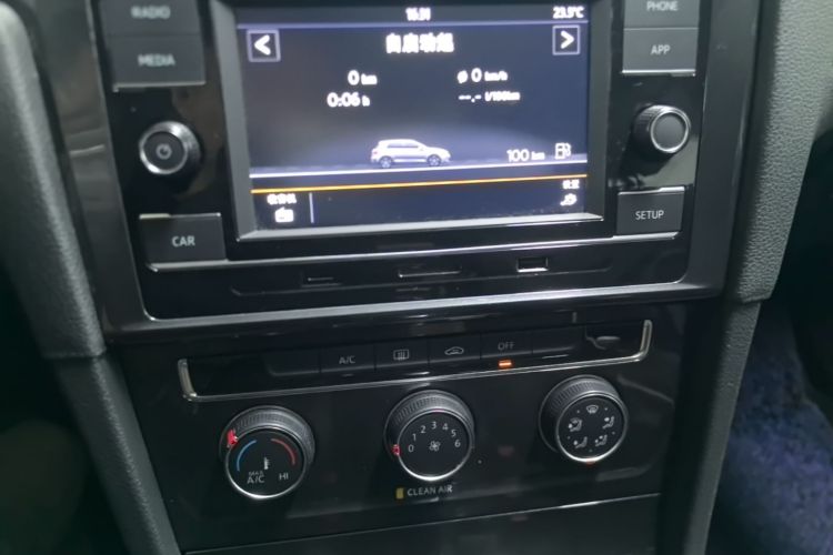 Volkswagen Golf 2018 car image #13