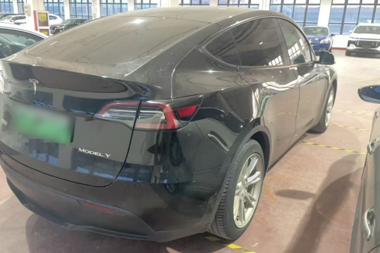 Tesla Model Y 2022 car image #5