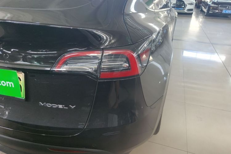 Tesla Model Y 2023 car image #8