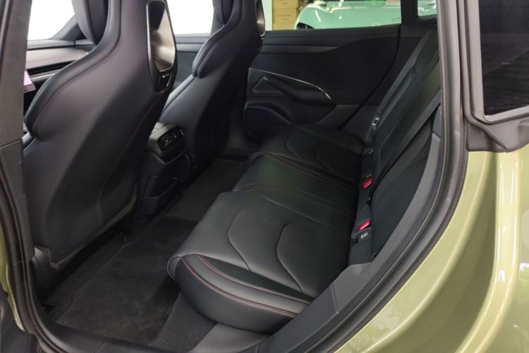 MI SU7 2024 car image #17
