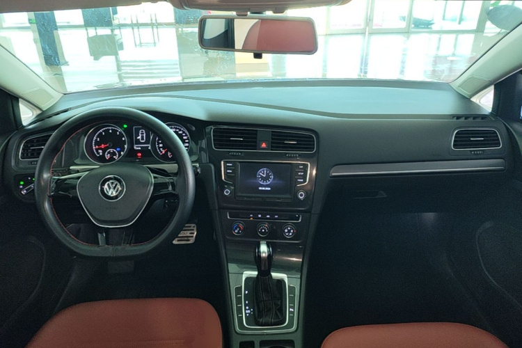 Volkswagen Golf 2017 car image #10