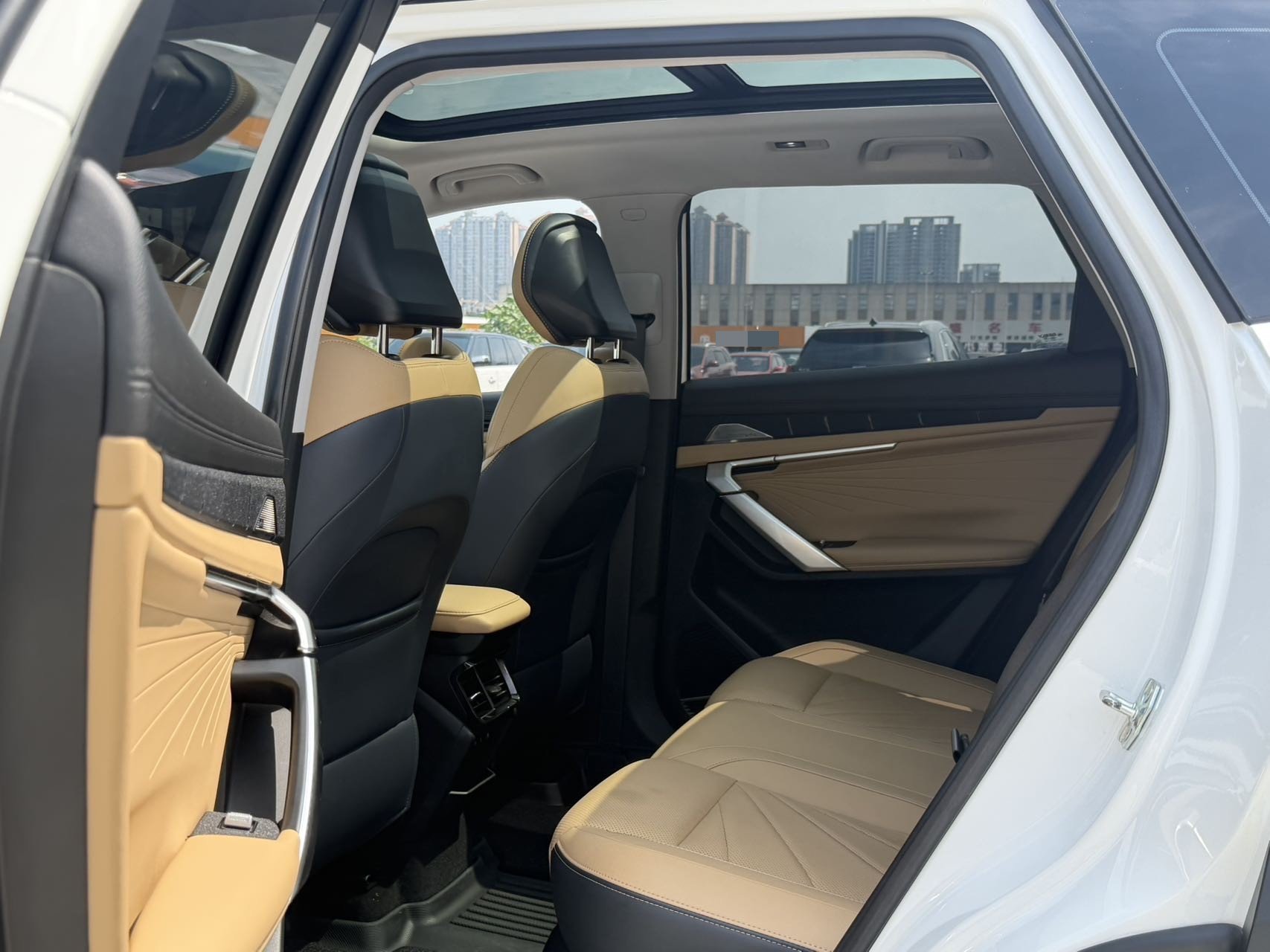 GEELY Boyue L 2023 car image #6