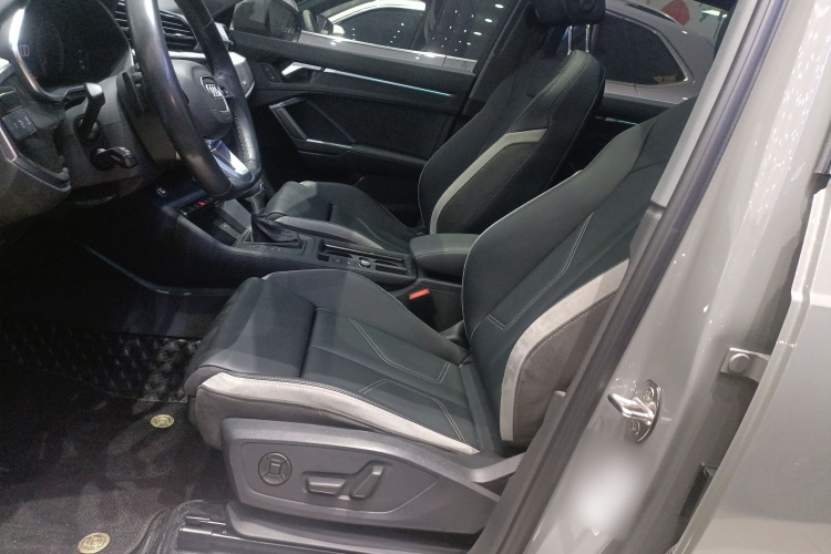 Audi Q3 2024 immagine di auto #19