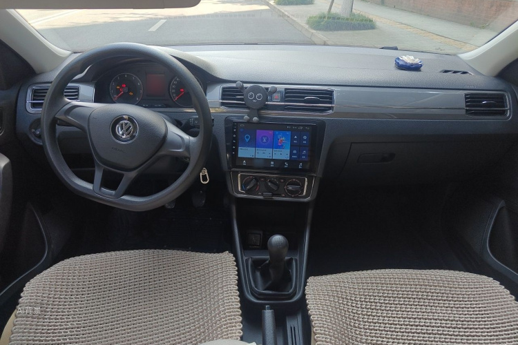 Volkswagen Santana 2018 car image #11