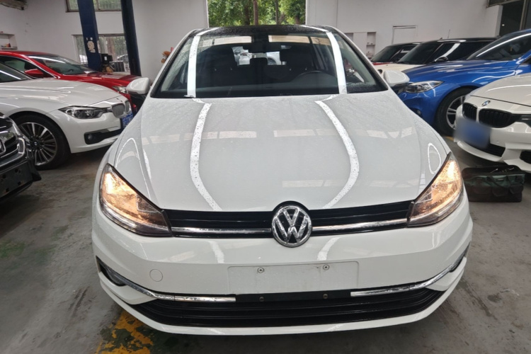 Volkswagen Golf 2020 car image #3