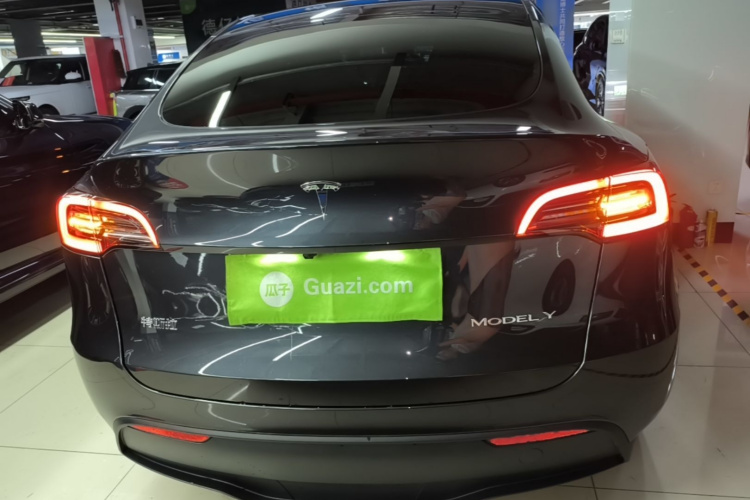 Tesla Model Y 2024 #6 Tesla Model Y 2024 car image #6