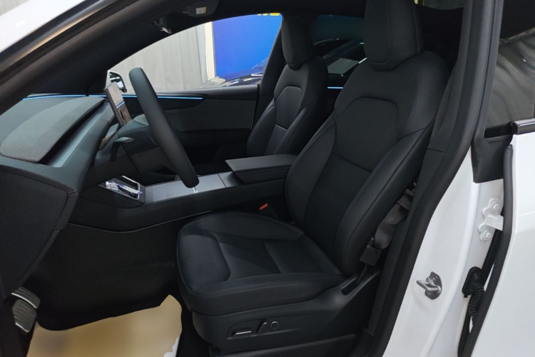 Tesla Model Y 2026 #15 Tesla Model Y 2026 car image #15