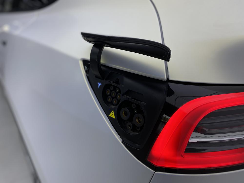 Tesla Model Y 2023 #9 Tesla Model Y 2023 car image #9