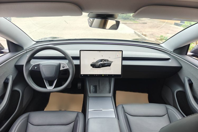 Tesla Model 3 2024 car image #11