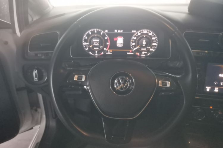 Volkswagen Golf 2020 car image #11