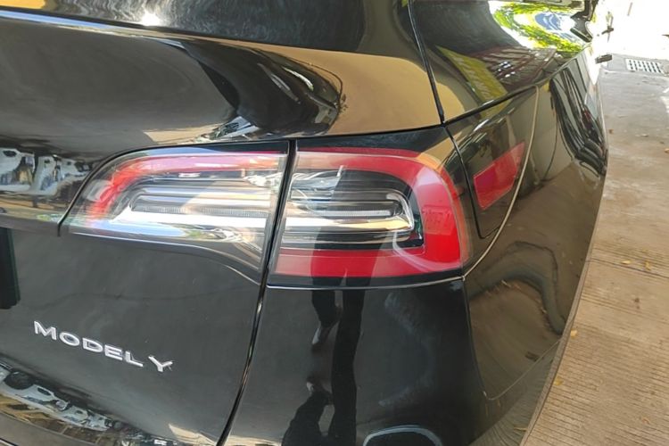 Tesla Model Y 2022 immagine di auto #8