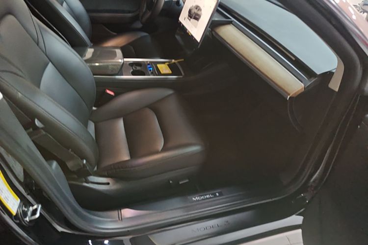Tesla Model 3 2022 car image #24