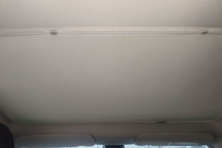 Tesla Model Y 2023 car image #20
