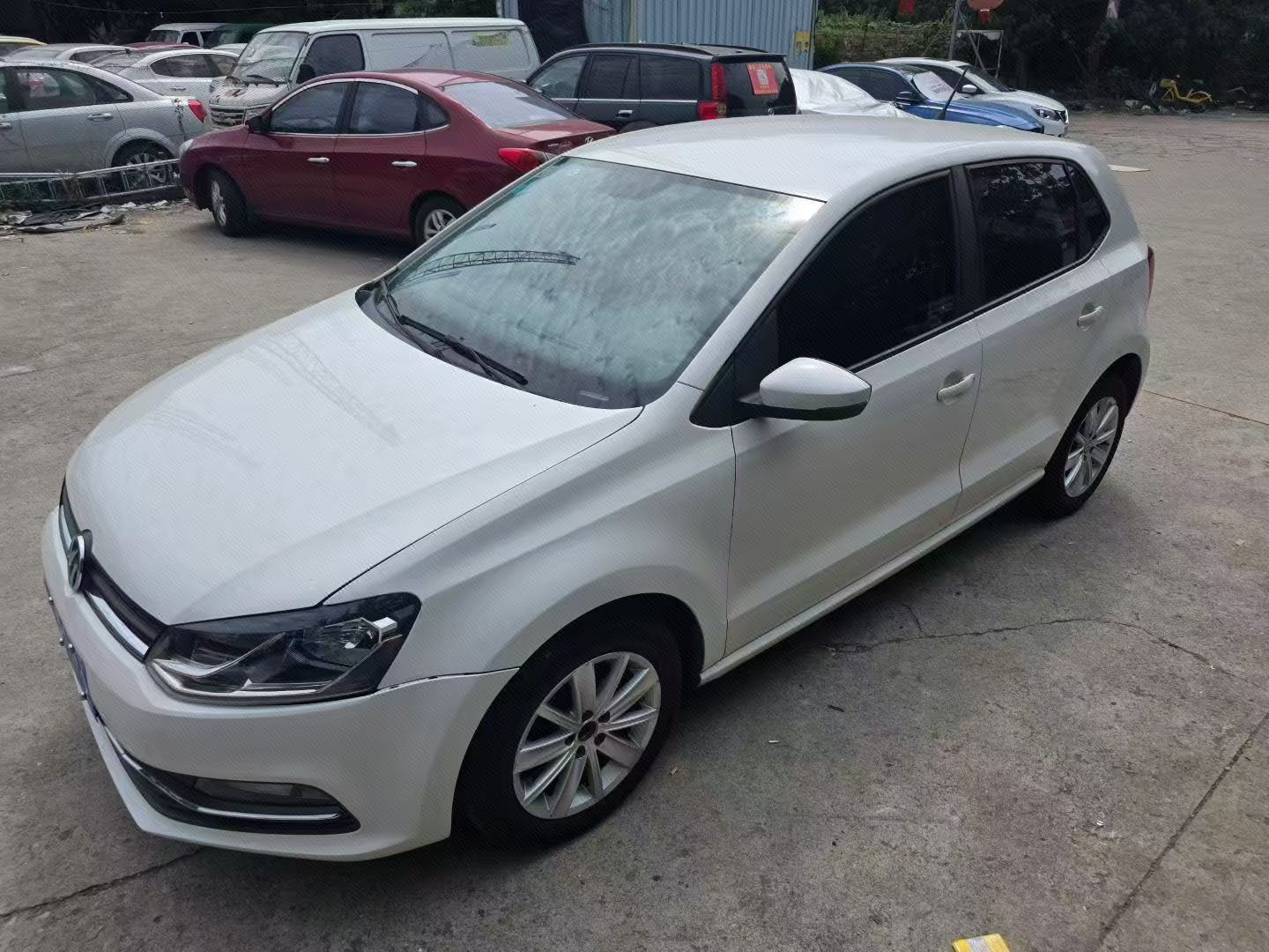 Volkswagen Polo 2015 Volkswagen Polo 2015 car image