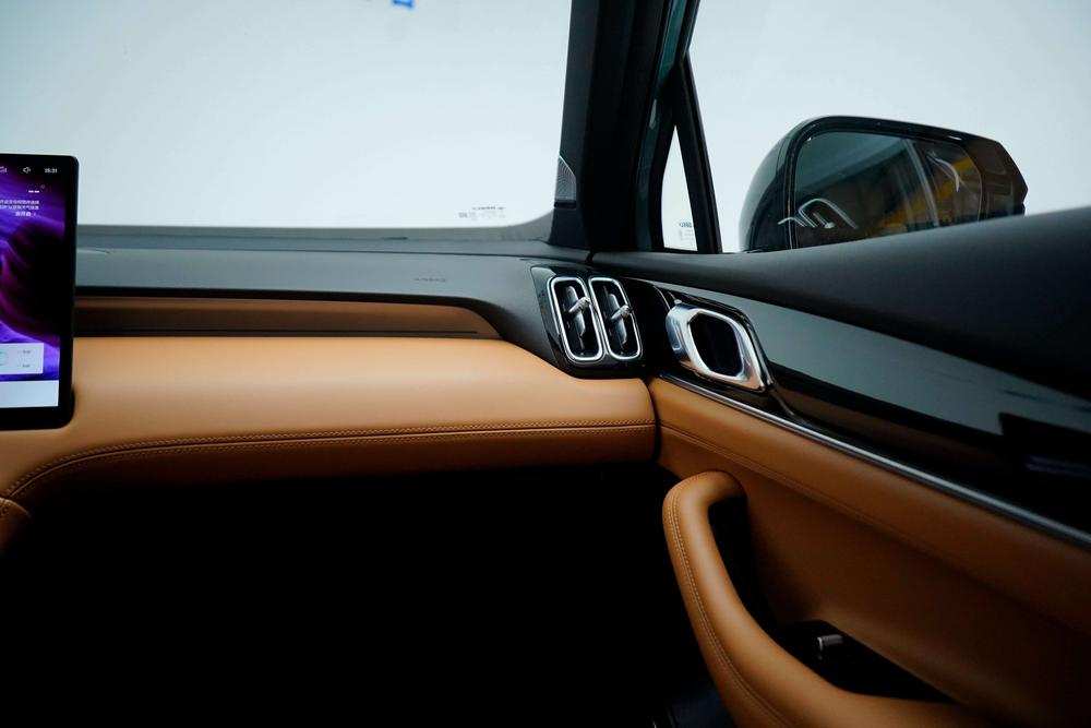 GEELY Boyue L 2025 immagine di auto #9